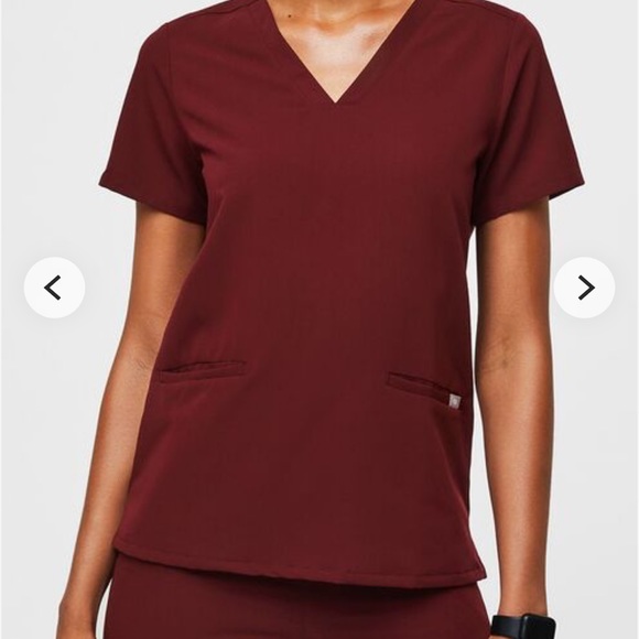 Figs XSP  two pocket scrub top - Picture 2 of 4